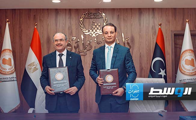 جانب من توقيع مدير صندوق التنمية وإعادة الإعمار بلقاسم حفتر عقود جديدة مع شركة «المقاولون العرب» المصرية لإنشاء مشاريع في طبرق، 17 أغسطس 2024 (صندوق التنمية وإعادة إعمار ليبيا)