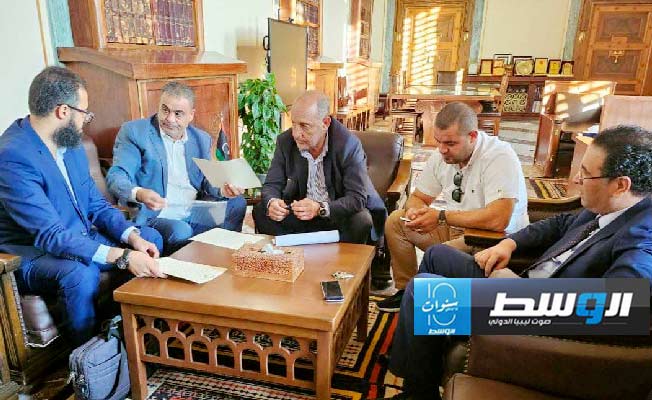 صورة متداولة بمواقع وصفحات تواصل ليبية لما قيل إنه تسليم وتسلم إدارة المصرف المركزي، 26 أغسطس 2024. (الإنترنت)