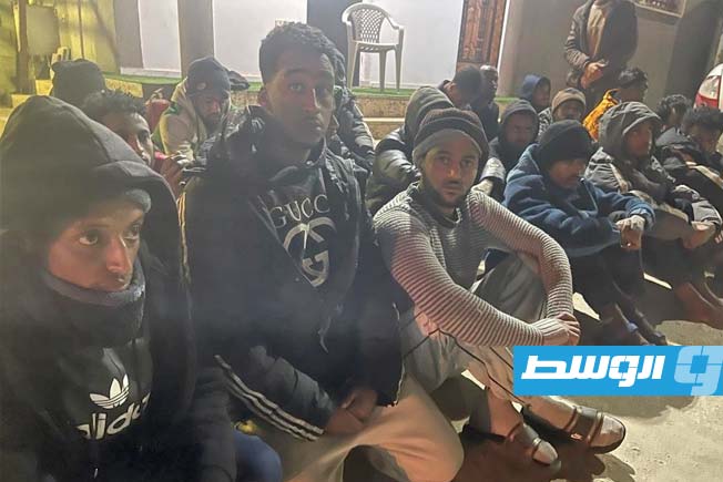 مهاجرون جرى ضبطهم في صبراتة قبل تهريبهم، 24 يناير 2026. (أمن صبراتة)