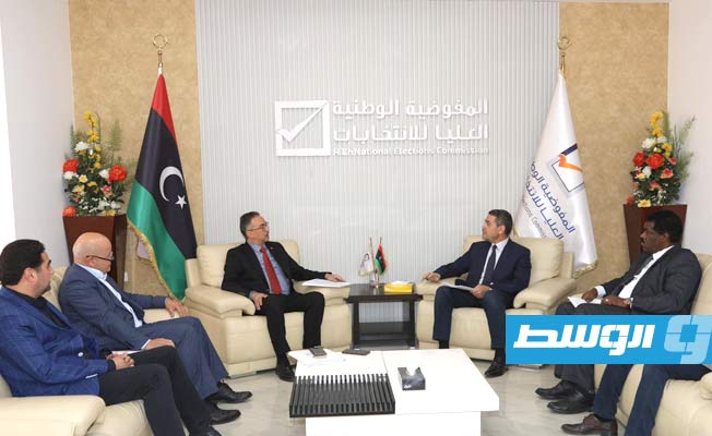 رئيس مجلس المفوضية يلتقي بأعضاء من لجنة «6+6» المعنية بصياغة القوانين الانتخابية، الأحد 9 أبريل 2023 (المفوضية العليا للانتخابات)