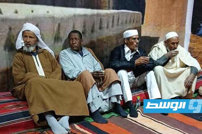 عدد من أهالي محلة تقطة في بلدية درج خلال أمسية ثقافية رمضانية (جهاز إدارة المدن التاريخية)