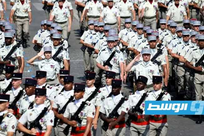 جنود من الفوج الثاني عشر للمدرعات خلال العرض العسكري السنوي في جادة الشانزليزيه بالعاصمة الفرنسية باريس، 14 يوليو 2026. (أ ف ب)