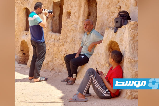الامام ورفاقه فى رحلة قصر الحاج (نجيب حمودة)