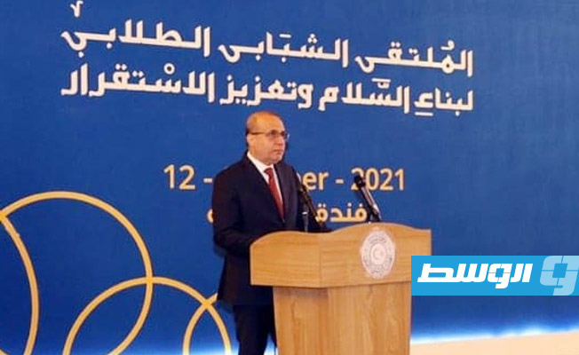 اللافي خلال إلقائه كلمة في الملتقى.