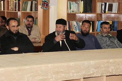 جانب من لقاء مدير أمن الجفارة مع عدد من أصحاب المخابز والقصابين بالمنطقة، الأربعاء 8 مارس 2021 (وزارة الداخلية)