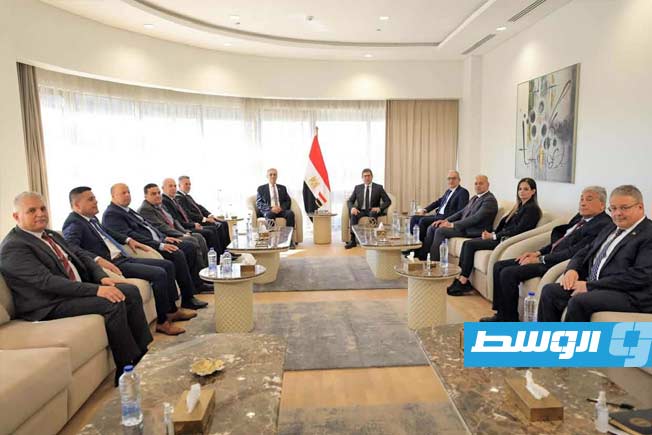 رئيس المخابرات العامة المصرية اللواء حسن رشاد، مع أعضاء اللجنة الفلسطينية لإدارة قطاع غزة. 17 يناير 2026.
