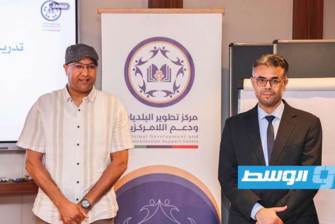 جانب من دورة تدريبية في إدارة الموارد البشرية بالبلديات نظمتها وزارة الحكم المحلي بحكومة «الوحدة الوطنية الموقتة»، السبت 19 يوليو 2025 (صفحة الحكومة على فيسبوك)