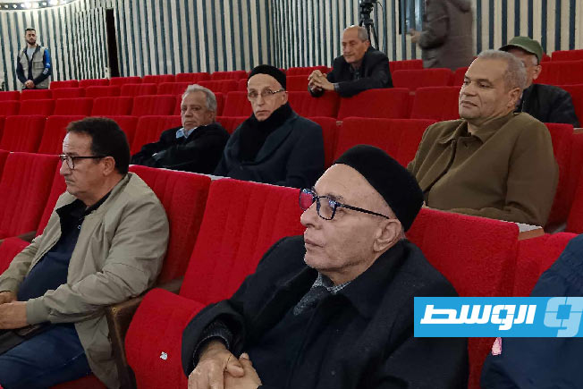 جانب من الحضور أثناء الأمسية الأدبية التي أقيمت الثلاثاء 25 فبراير عن سيرة الشاعر الغنائي فرج المذبل. (بوابة الوسط)