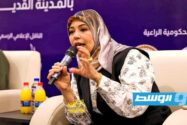 الروائية عائشة إبراهيم (فيسبوك)