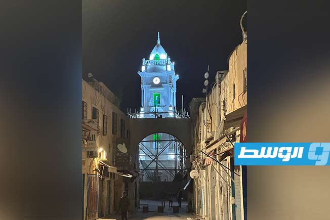 صورة لبرج الساعة أثناء أعمال الترميم. (فيسبوك)