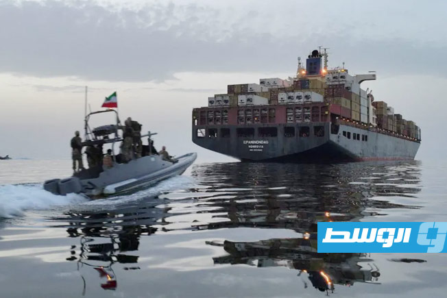 إيران تحذر من رد «حاسم وفوري» على وجود سفن فرنسية وبريطانية في مضيق هرمز