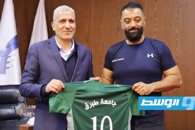 جانب من قرعة بطولة الجامعات الليبية لكرة القدم داخل الصالات. (عدسة - ربيع شلابي)