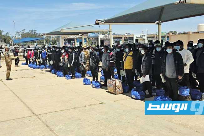ترحيل مهاجرين غير قانونيين من مطار بنينا في بنغازي، 7 مايو 2026. (رئاسة جهاز مكافحة الهجرة غير الشرعية)