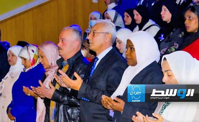 وقفة حداد خلال فعالة الاحتفال بيوم المرأة العالمي بالهيئة العامة للسينما والمسرح والفنون.