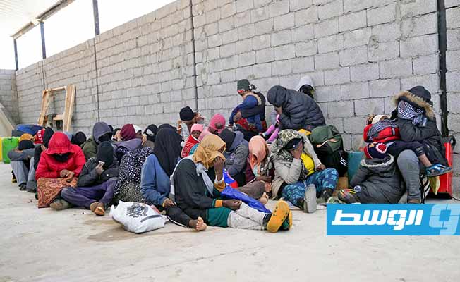مهاجرون غير شرعيين جرى إنقاذهم على متن قارب هجرة غير شرعية قرب ساحل الماية الليبي. (الإدارة العامة لأمن السواحل فرع الغربية)