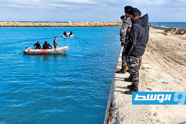 جانب من تدريبات دورة قيادة الزوارق الخفيفة (وزارة الداخلية بحكومة الدبيبة)