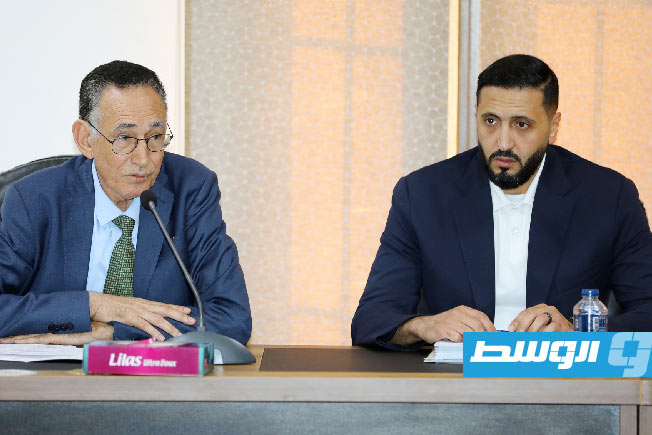 الحويج وأبوشيحة خلال الاجتماع، 7 سبتمبر 2025. (صفحة الوزارة على فيسبوك)