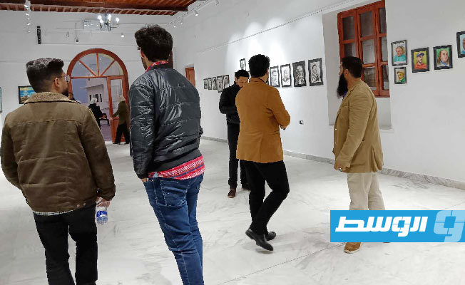 من أجواء معرض الفنان التشكيلي عماد عريبي في دار الفقيه حسن، السبت 22 ديسمبر 2024. (بوابة الوسط)
