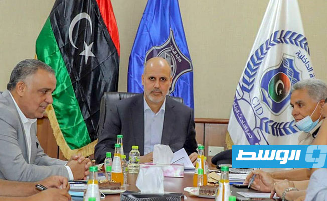 اجتماع القيادات الأمنية لاستعراض خطط تأمين منفذ غدامس. (وزارة الداخلية)