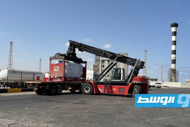 دفعة محولات كهربائية جديدة تصل ميناء طرابلس البحري، الإثنين 4 أغسطس 2025. (الشركة العامة للكهرباء)