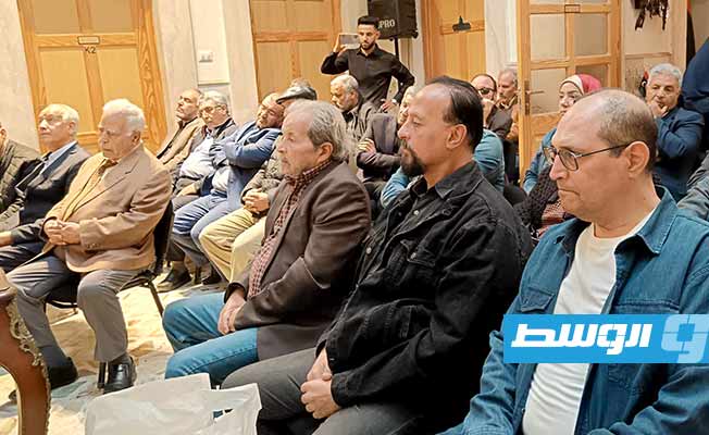 جانب من حضور الأمسية الشعرية. (بوابة الوسط)