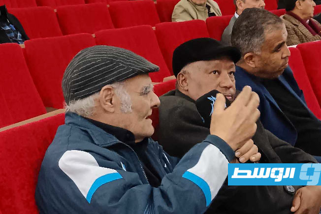 جانب من الحضور أثناء الأمسية الأدبية التي أقيمت الثلاثاء 25 فبراير عن سيرة الشاعر الغنائي فرج المذبل. (بوابة الوسط)