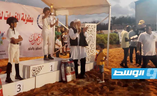 بطولة المغيرات لقفز الحواجز. (بوابة الوسط)