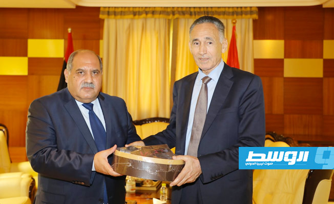 من اجتماع محمد الحويج مع وزير التجارة التونسي، 29 يونيو 2021. (وزارة الاقتصاد والتجارة)