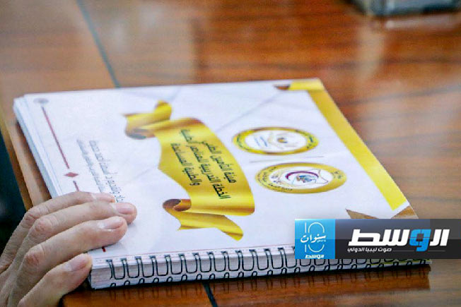 من اجتماع أبوجناح مع رئيس لجنة إدارة هيئة التأمين الطبي عمر الأمين بمقر الهيئة بالعاصمة طرابلس، 15 يوليو 2024. (وزارة الصحة)