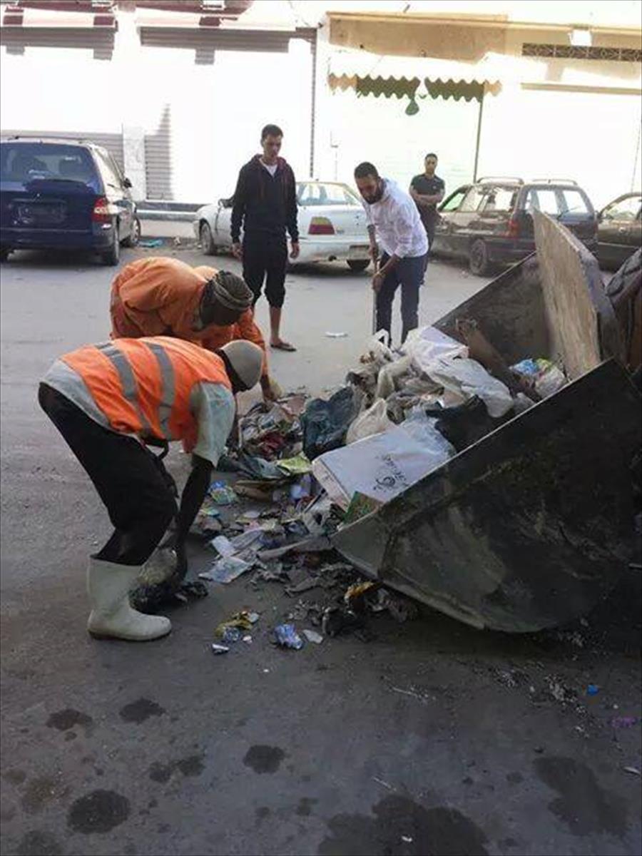 صور.. حملة تنظيف لشوارع بنغازي