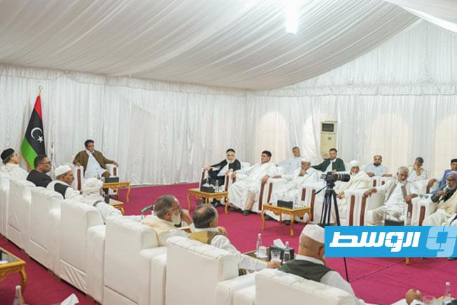 جانب من لقاء رئيس المجلس الرئاسي محمد المنفي مع وفد من أعيان وحكماء قبيلة المقارحة، السبت 10 مايو 2025 (المكتب الإعلامي للمنفي)