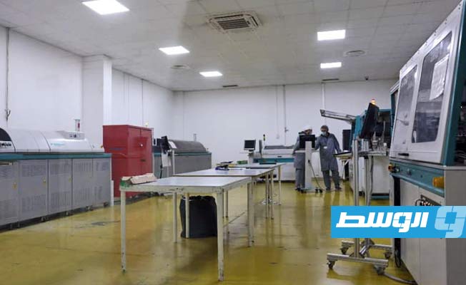 من زيارة وزير الداخلية بحكومة الوحدة الوطنية خالد مازن لشركة «اتش بي تكنولوجي» الجزائرية، 28 نوفمبر 2021. (فيسبوك)