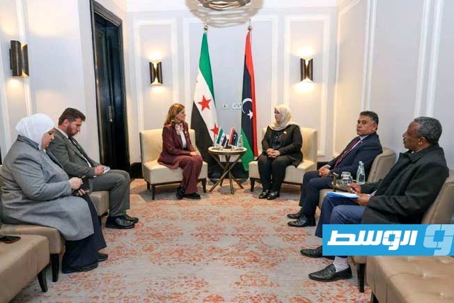 لقاء الكيلاني ونظيرتها السورية هند قبوات في العاصمة الأردنية عمان، السبت 20 ديسمبر 2025. (وزارة الشؤون الاجتماعية)