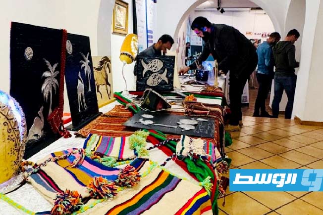 من أجواء الدورة الثانية عشرة من مهرجان واحة النخيل للتراث الشعبي في الطويلة بزلطن. (المركز الإعلامي لبلدية زلطن)