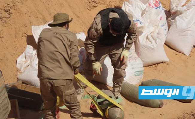 جانب من عملية إعدام مخلفات الحرب (وزارة الداخلية بحكومة الوحدة الوطنية)