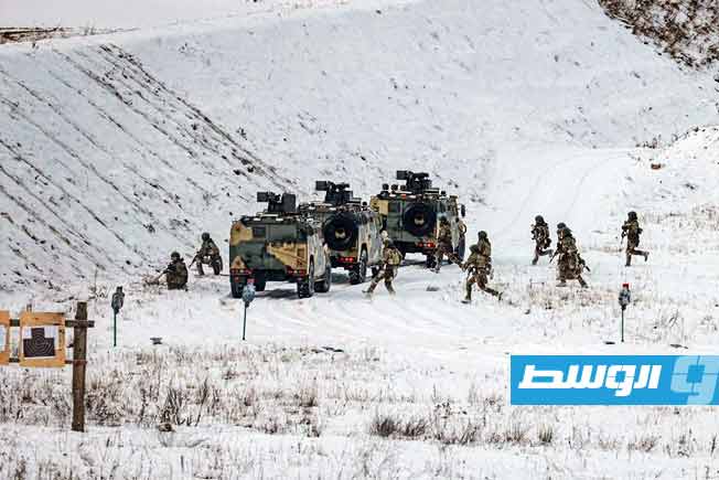 دفعة جديدة من القوات الخاصة خلال دورة في بيلاروسيا (صفحة شعبة الإعلام الحربي بموقع فيسبوك)