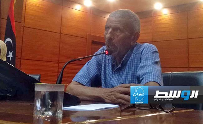 الباحث علي الهازل مدير الندوة.