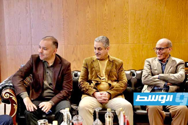 لقاء رئيس المجلس التسييري صقر بوجواري والسفير التركي لدى ليبيا غوفين بيجيتش، الإثنين 13 يناير 2025. (بلدية بنغازي)