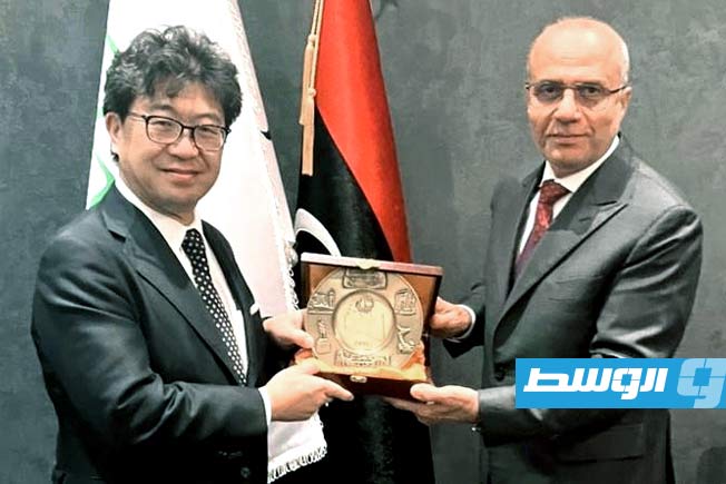 لقاء اللافي مع رئيس مؤسسة «ساساكاوا» للسلام أتسوكي سونامي والقائم بالأعمال الياباني، 23 ديسمبر 2025. (الموقع الإلكتروني للمؤسسة)