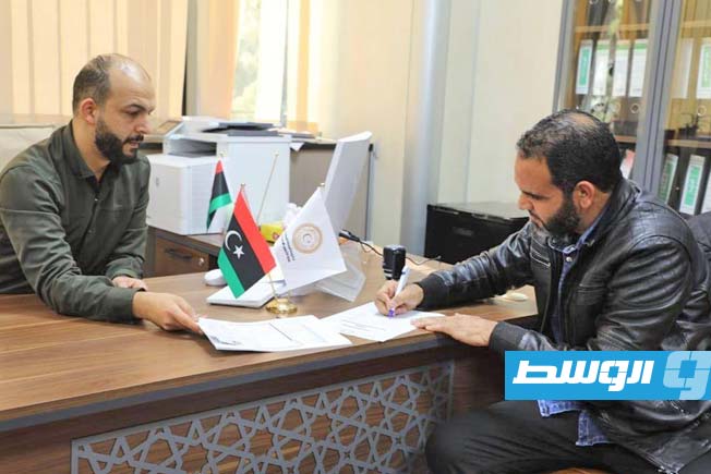 مندوبو فروع الشؤون الاجتماعية بالبلديات يتسلمون الدعم المالي. (وزارة الشؤون الاجتماعية)