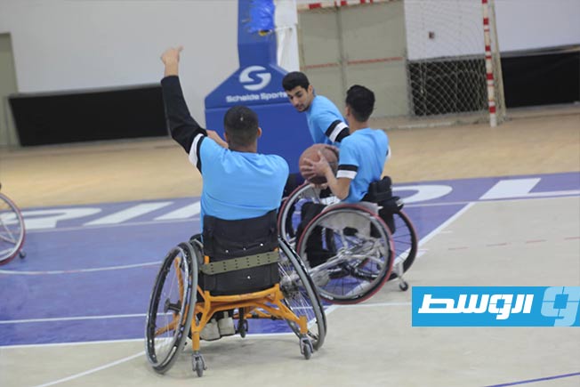 جانب من تدريبات المنتخب الليبي لكرة السلة على الكراسي المتحركة تحت 23 عاما في طرابلس (تصوير - محمد قجام)