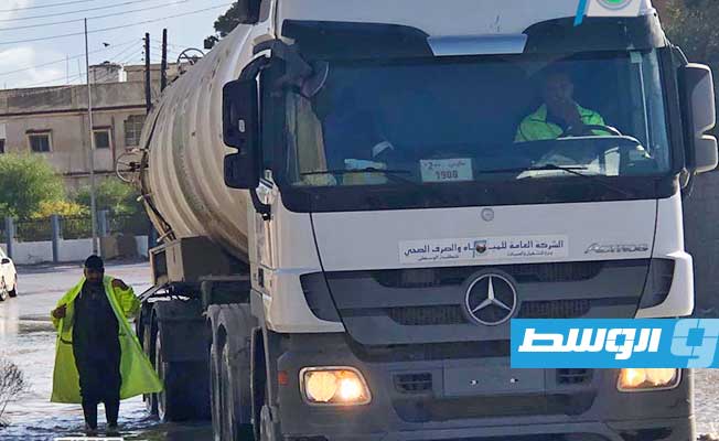نزح مياه الأمطار المتراكمة في مصراتة، 18 ديسمبر 2024. (شركة المياه)