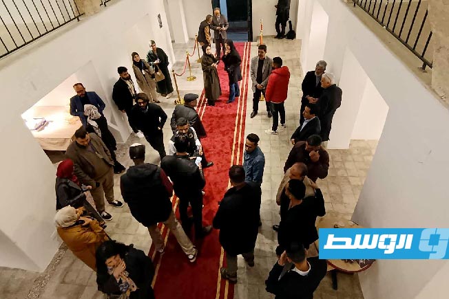 جانب من الحضور في معرض سيمفونية في دار كريستا، 23 فبراير 2025. (بوابة الوسط)