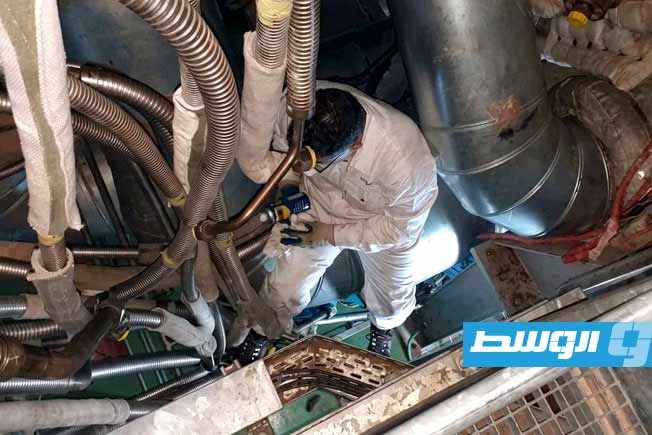 اعمال الصيانة الطارئة بمحطة كهرباء السرير الغازية. (وزارة الكهرباء والطاقات المتجددة)