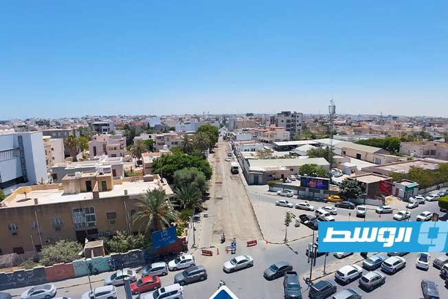 بدء صيانة الطريق الرئيسي بن عاشور بمحلة المنشية في طرابلس، 8 يوليو 2026 (جهاز تنفيذ مشروعات الإسكان)