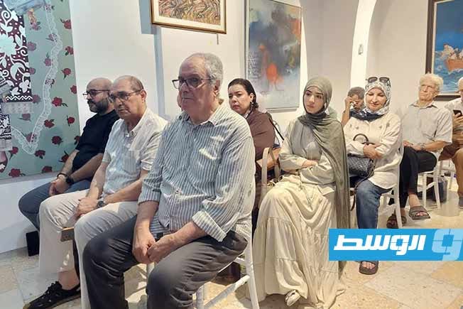 جانب من الحضور خلال الحوارية التي أقيمت بعنوان «نثر التخوم.. قراءة في أسطولوجيا البادية وسردية أحمد يوسف عقيلة». في بيت اسكندر بتاريخ 26 يوليو 2026. (بوابة الوسط)