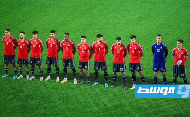 حفتر وأسامة حماد يتابعان مباراة المنتخب الوطني أمام الكاميرون من المدرجات، الثلاثاء 21 نوفمبر 2023 (صفحة القيادة العامة على فيسبوك)