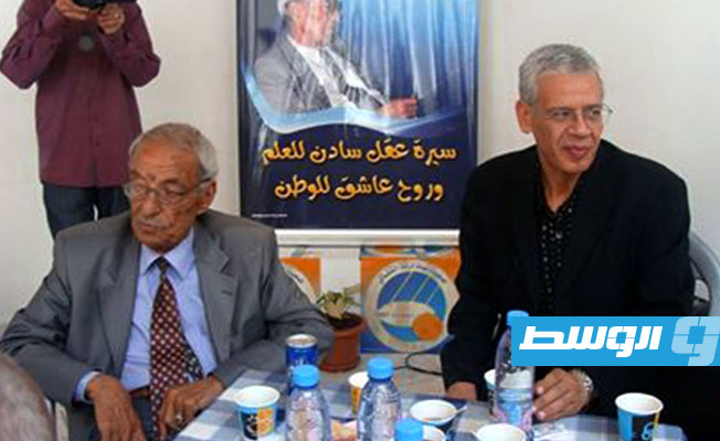 خلال حفل أقيم بدرنة لتكريم الدكتور الهادي بولقمة مع منظم الحفل الدكتور نجيب الحصادي