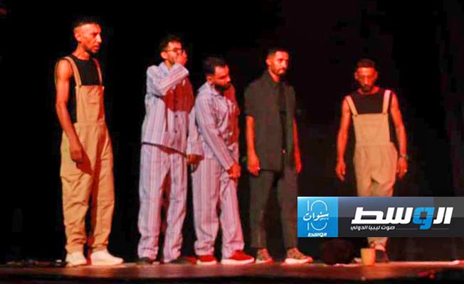 من العرض المسرحي «خرف». (تصوير حمد المقرمش خاص الوسط)