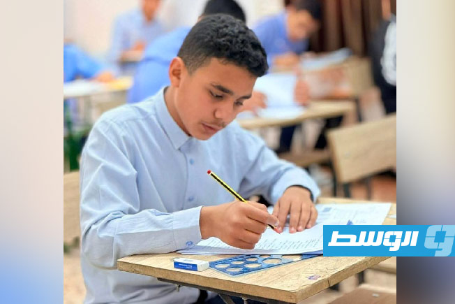 تلاميذ يؤدون أحد امتحانات شهادة التعليم الأساسي، 25 مايو 2025 (وزارة التعليم في حكومة الدبيبة)